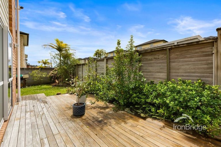 Photo of property in 12 Sohlue Place, Oteha, Auckland, 0632