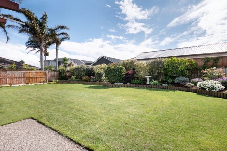 Photo of property in 28 Aranui Drive, Papamoa Beach, Papamoa, 3118