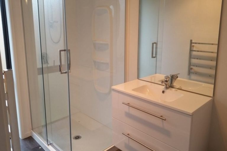 Photo of property in 12 Roto View, One Tree Point, 0118