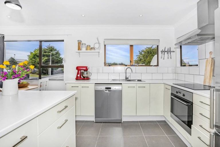 Photo of property in 32 Thimble Lane, Whitby, Porirua, 5024