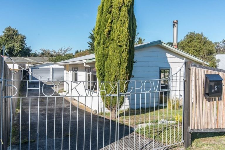 Photo of property in 5 Hookway Grove, Paraparaumu, 5032