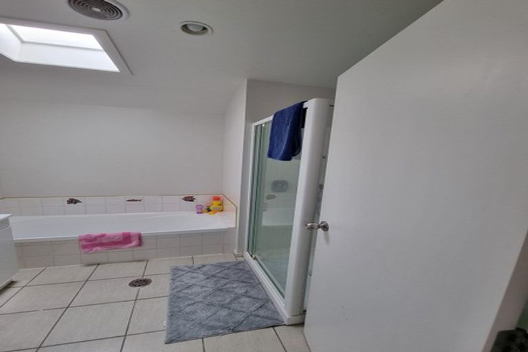 Photo of property in 8/36 John Jennings Drive, Oteha, Auckland, 0632