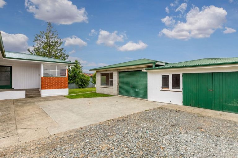 Photo of property in 81 Timaru Road, Waimate, 7924