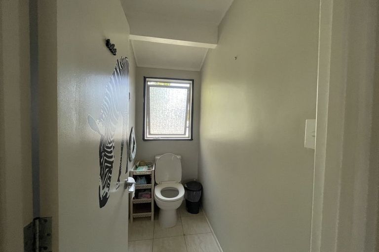 Photo of property in 1/2 Brian Avenue, Forrest Hill, Auckland, 0620