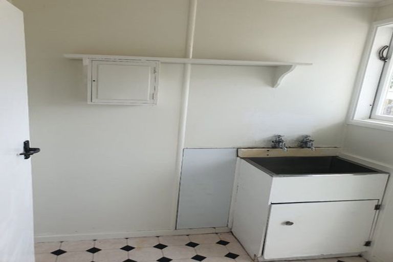 Photo of property in 44 Landon Avenue, Mangere East, Auckland, 2024