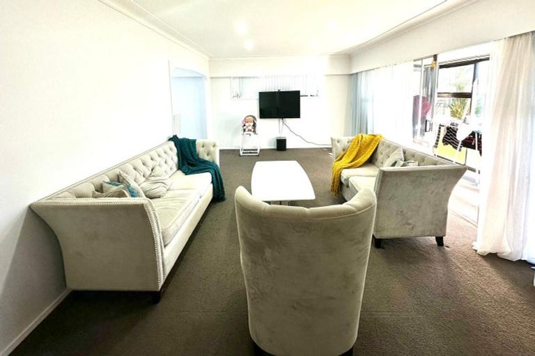 Photo of property in 2 Edmund Hillary Avenue, Papakura, 2110