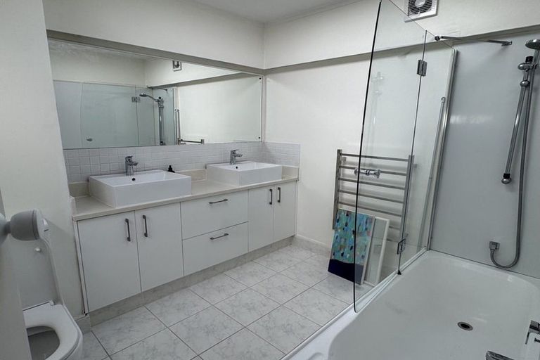 Photo of property in 2/5 Moorgreen Heights, Torbay, Auckland, 0630