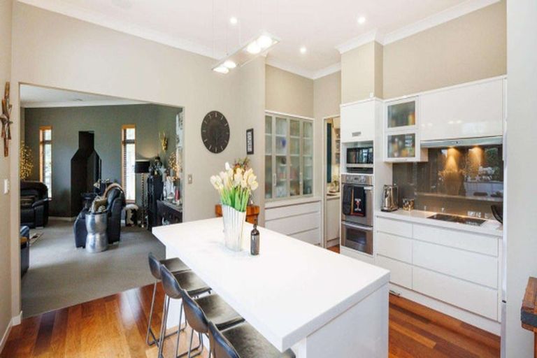 Photo of property in 7 Titirangi Drive, Fitzherbert, Palmerston North, 4471