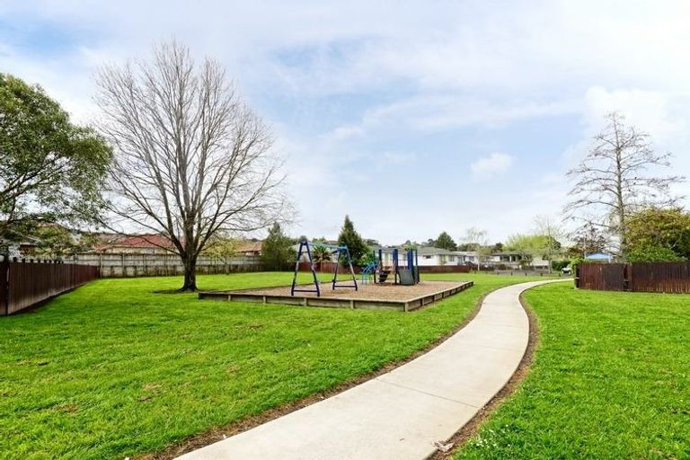 Photo of property in 17 Liddesdale Place, Papakura, 2110