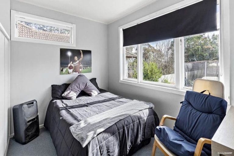 Photo of property in 15 Amberley Avenue, Te Atatu South, Auckland, 0610