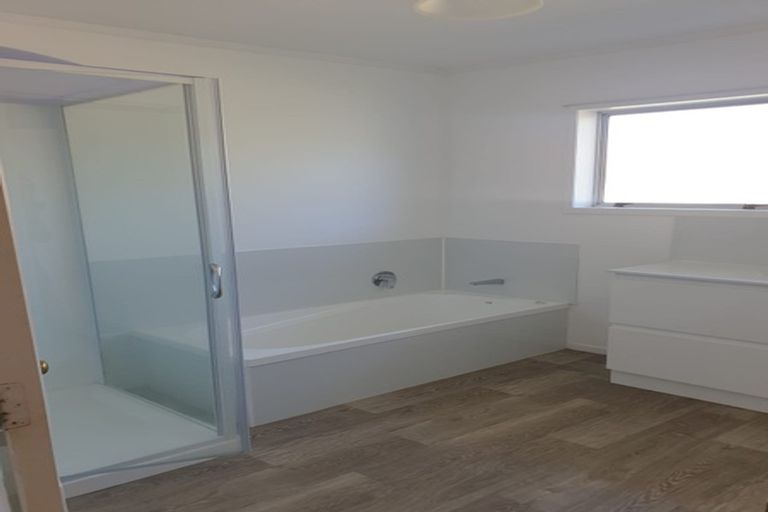 Photo of property in 2/8 Rahopara Street, Castor Bay, Auckland, 0620