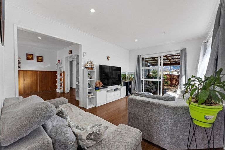 Photo of property in 1 Marybeth Place, Rosehill, Papakura, 2113