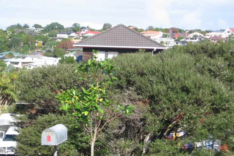 Photo of property in 8 Kiteroa Terrace, Rothesay Bay, Auckland, 0630