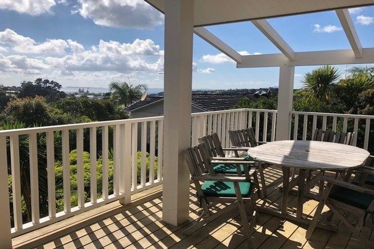 Photo of property in 12 Robin Lane, Browns Bay, Auckland, 0630