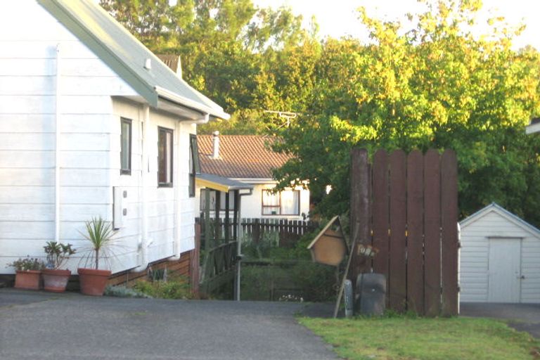 Photo of property in 2/92 Moore Street, Hillcrest, Auckland, 0627