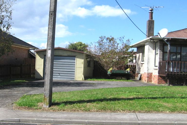 Photo of property in 2 Ward Crescent, Te Atatu Peninsula, Auckland, 0610