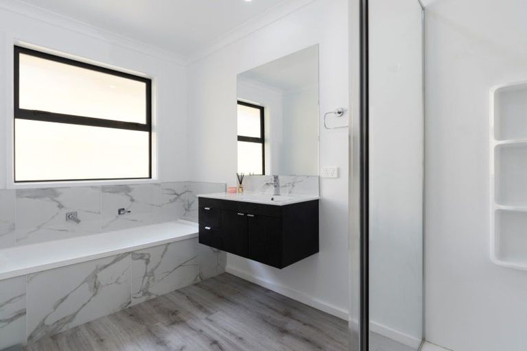 Photo of property in 8 Sam Heywood Place, Pyes Pa, Tauranga, 3112