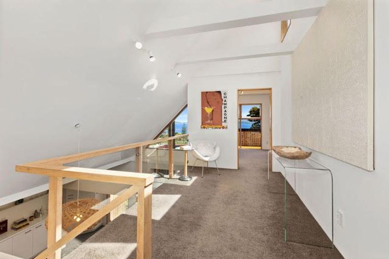 Photo of property in 3 Whiorau Grove, Lowry Bay, Lower Hutt, 5013