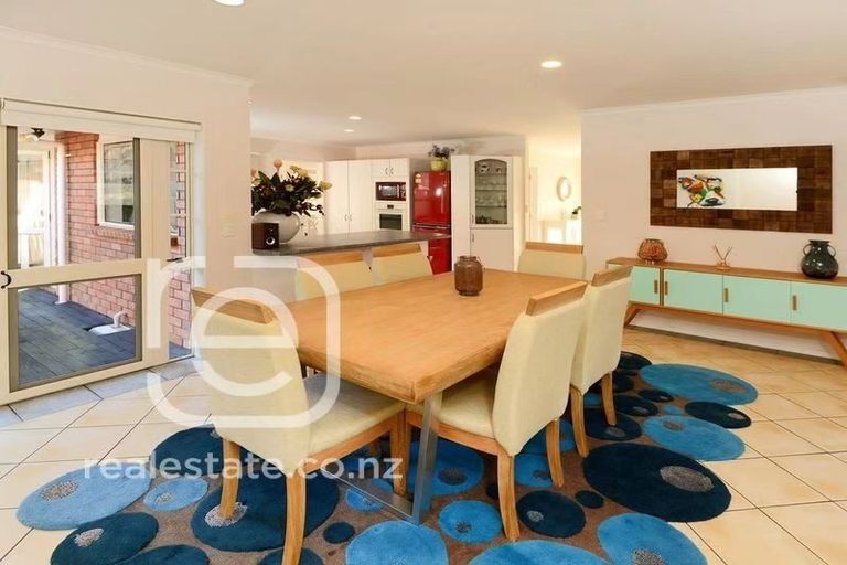 Photo of property in 8 Helen Ryburn Place, Torbay, Auckland, 0630