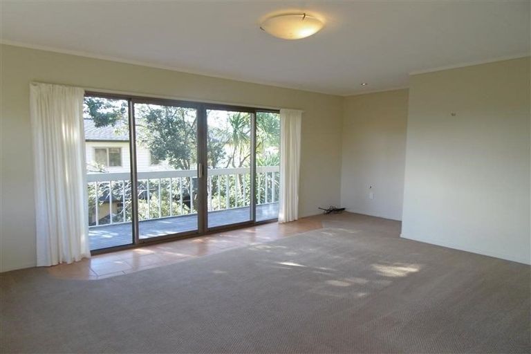 Photo of property in 1/18 Rothesay Bay Road, Rothesay Bay, Auckland, 0630