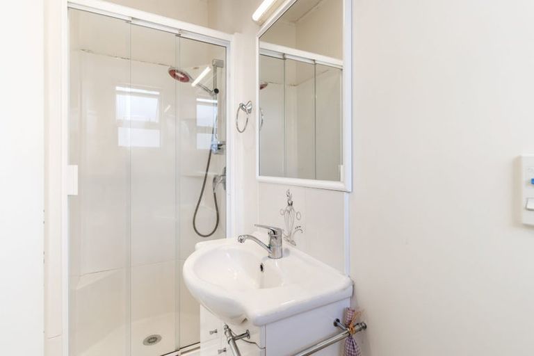 Photo of property in 1/137 Shakespeare Road, Milford, Auckland, 0620