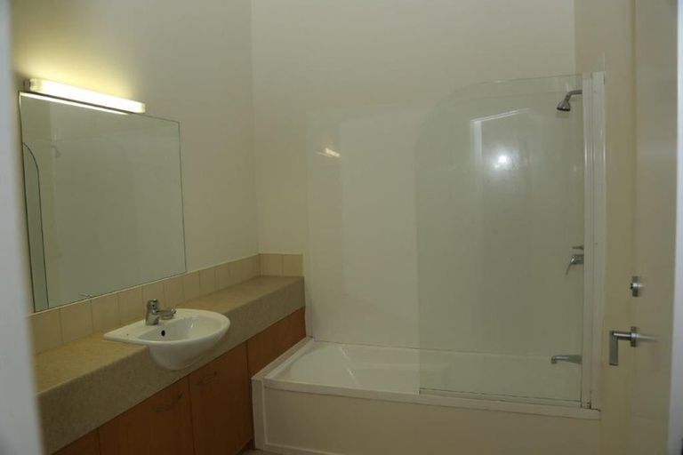 Photo of property in Metro Apartments, 13/220 Thorndon Quay, Pipitea, Wellington, 6011