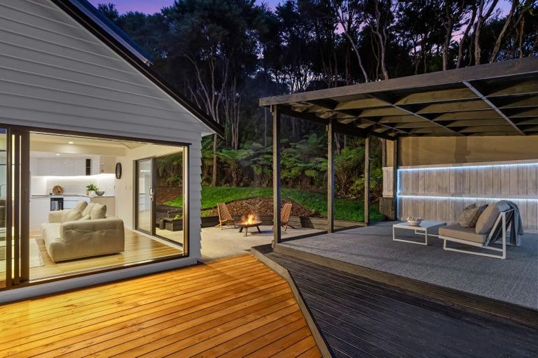 Photo of property in 25 Longfellow Parade, Glen Eden, Auckland, 0604