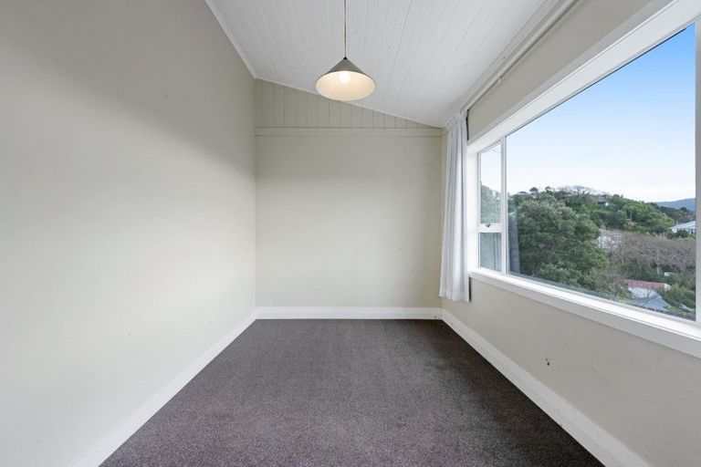 Photo of property in 15 Sutherland Crescent, Melrose, Wellington, 6023