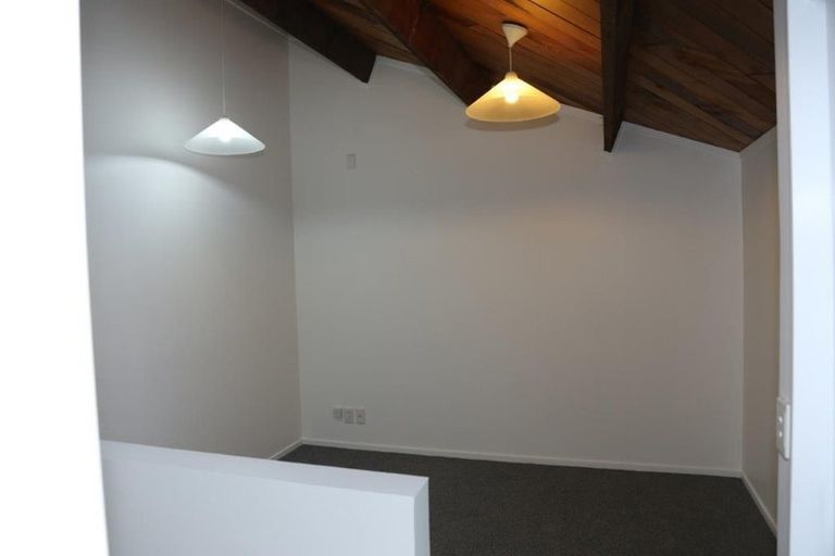 Photo of property in Metro Apartments, 13/220 Thorndon Quay, Pipitea, Wellington, 6011