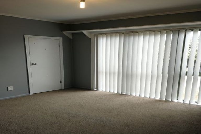 Photo of property in 12 Bamboo Grove, Kelston, Auckland, 0602