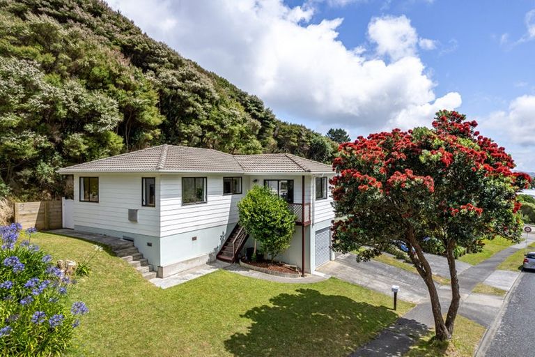 Photo of property in 49 Omapere Street, Whitby, Porirua, 5024