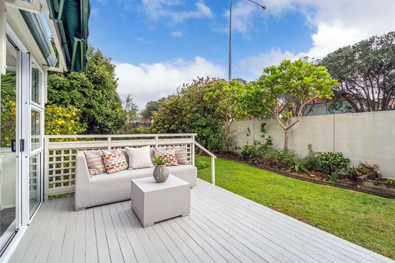 Photo of property in 1/1 Valley Road, Northcote, Auckland, 0626