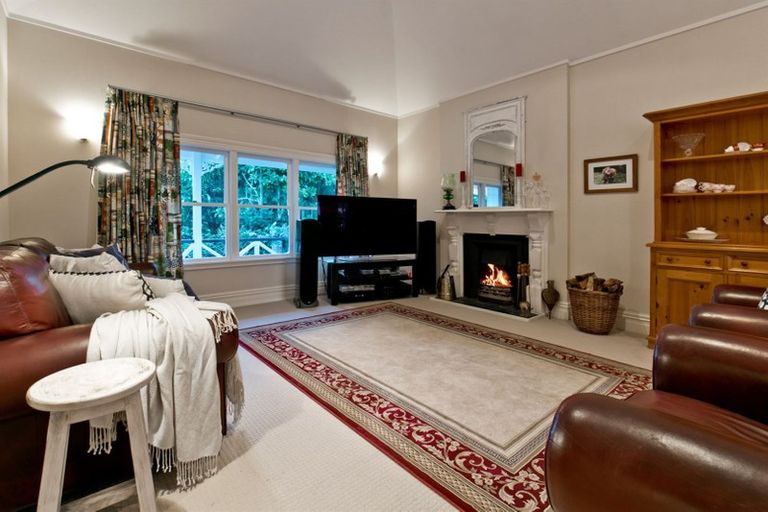 Photo of property in 9 Birchwood Grove, Greenhithe, Auckland, 0632