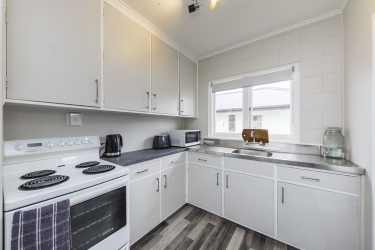 Photo of property in 2/145 College Street, Awapuni, Palmerston North, 4412