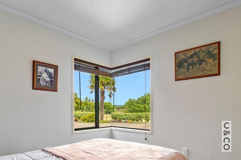 Photo of property in 1224 State Highway 16, Waimauku, 0883