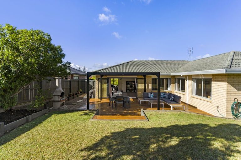 Photo of property in 71 Kath Hopper Drive, Orewa, 0931