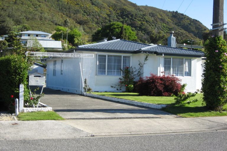 Photo of property in 14 Canterbury Street, Picton, 7220