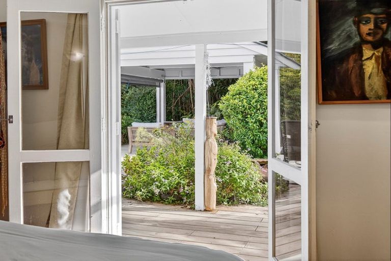 Photo of property in 8 Robertson Street, Russell, 0202