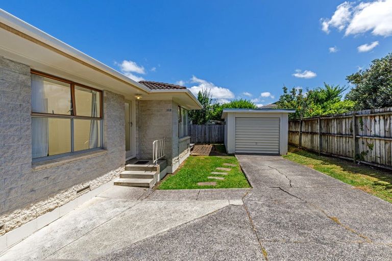 Photo of property in 2/16 Mannering Place, Hillcrest, Auckland, 0627