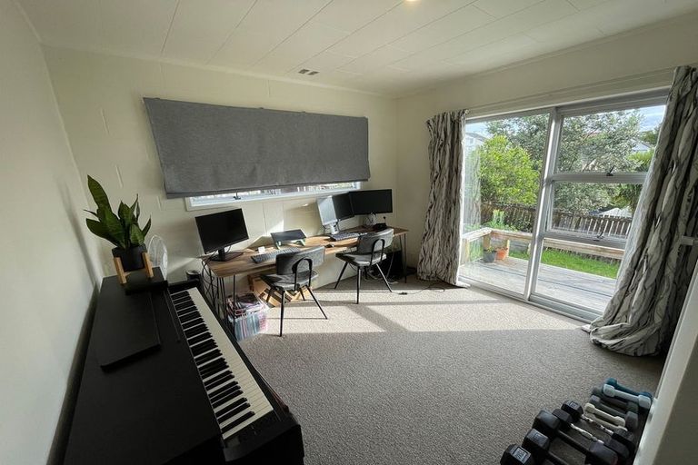 Photo of property in 1/10 Bryers Place, Bayview, Auckland, 0629
