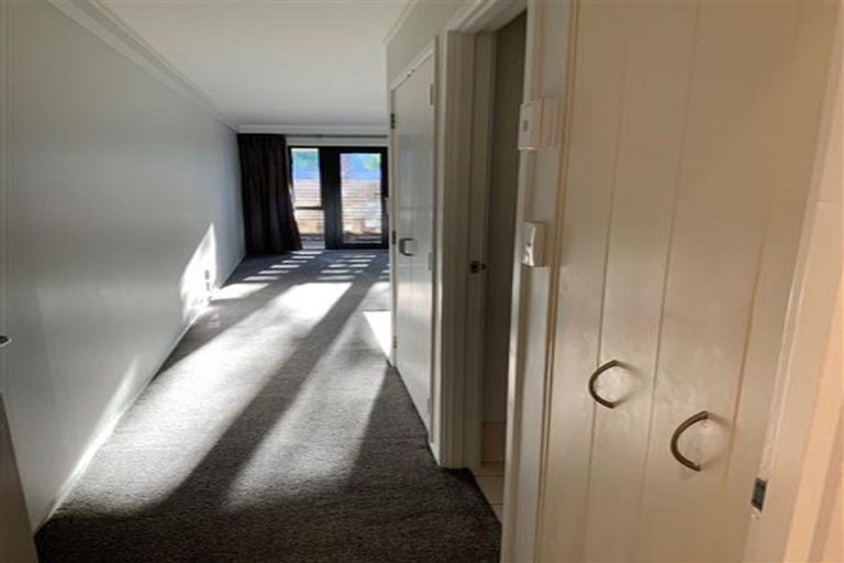 Photo of property in 27a/30 Westward Ho, Glen Eden, Auckland, 0602