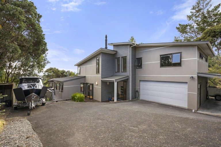 Photo of property in 19 Te Araroa Drive, Paremoremo, Auckland, 0632