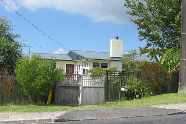 Photo of property in 1/49 Verran Road, Birkenhead, Auckland, 0626