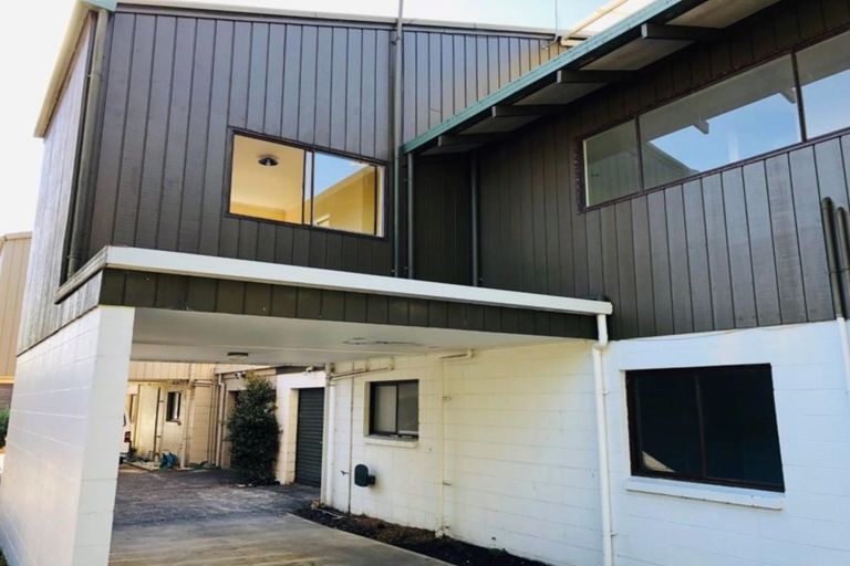 Photo of property in 1/2 Deep Creek Road, Torbay, Auckland, 0630