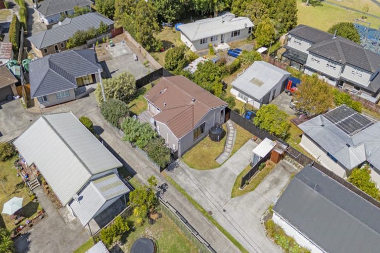 Photo of property in 22a Kirrie Avenue, Te Atatu South, Auckland, 0610