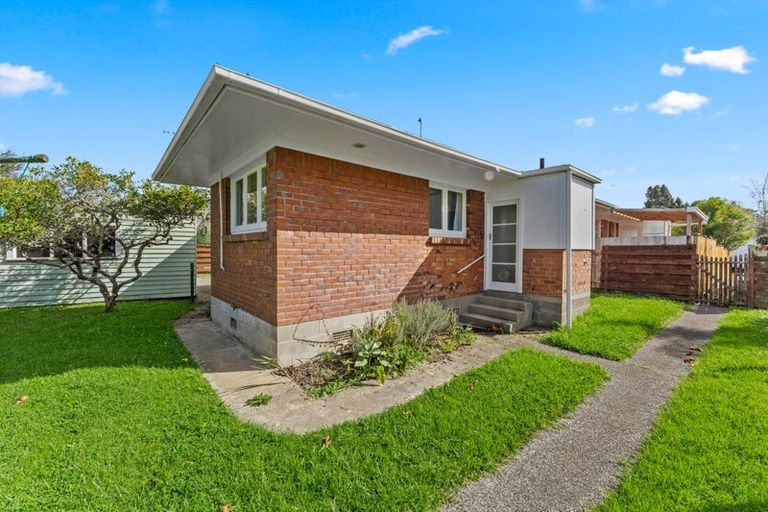 Photo of property in 2/24 Evelyn Place, Hillcrest, Auckland, 0627