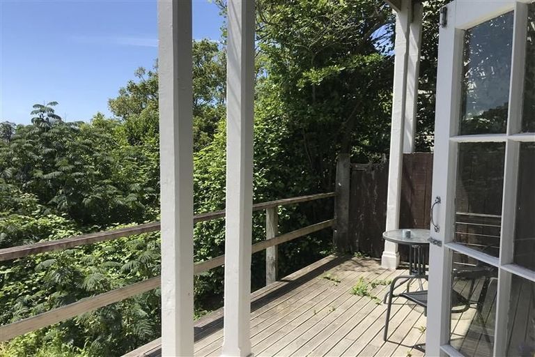 Photo of property in 28 Maarama Crescent, Aro Valley, Wellington, 6021