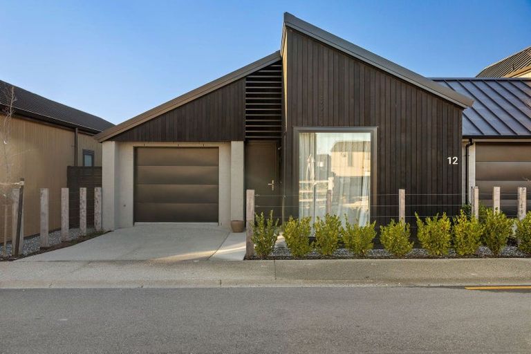 Photo of property in 12 Chapman Way, Jacks Point, 9371