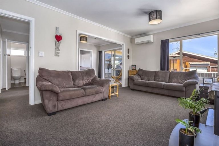 Photo of property in 8 Kapiti Crescent, Titahi Bay, Porirua, 5022