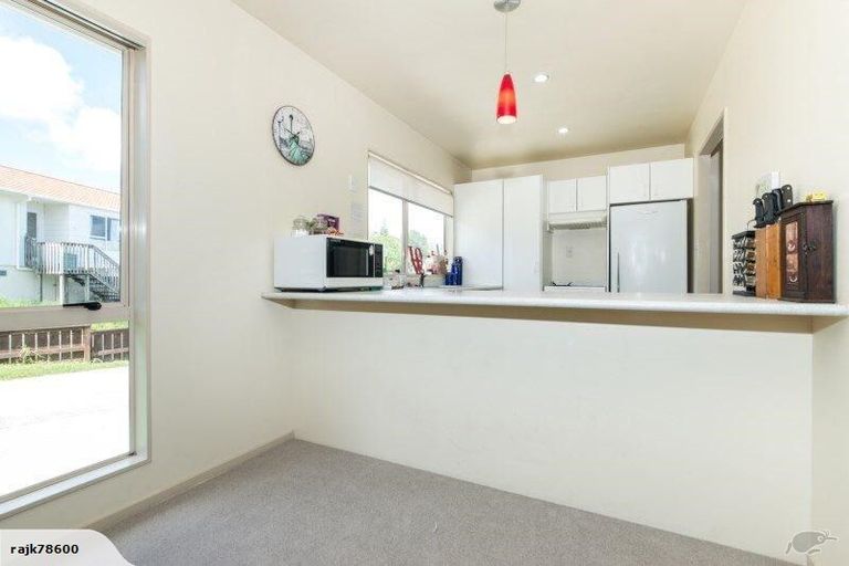 Photo of property in 1/49 Sungrove Rise, Sunnyvale, Auckland, 0612